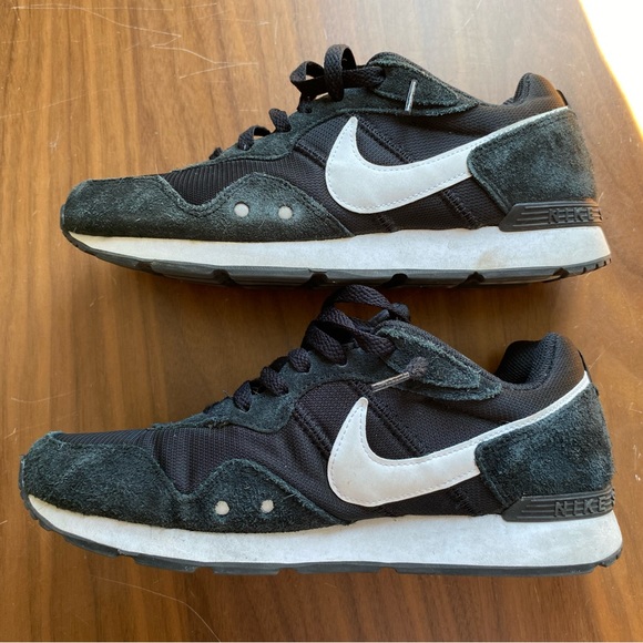 Nike Sneakers - Picture 5 of 6